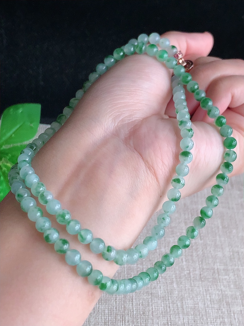 天然A货翡翠飘花圆珠项链毛衣链118颗 
尺寸4.6mm 重量28.45g 0417