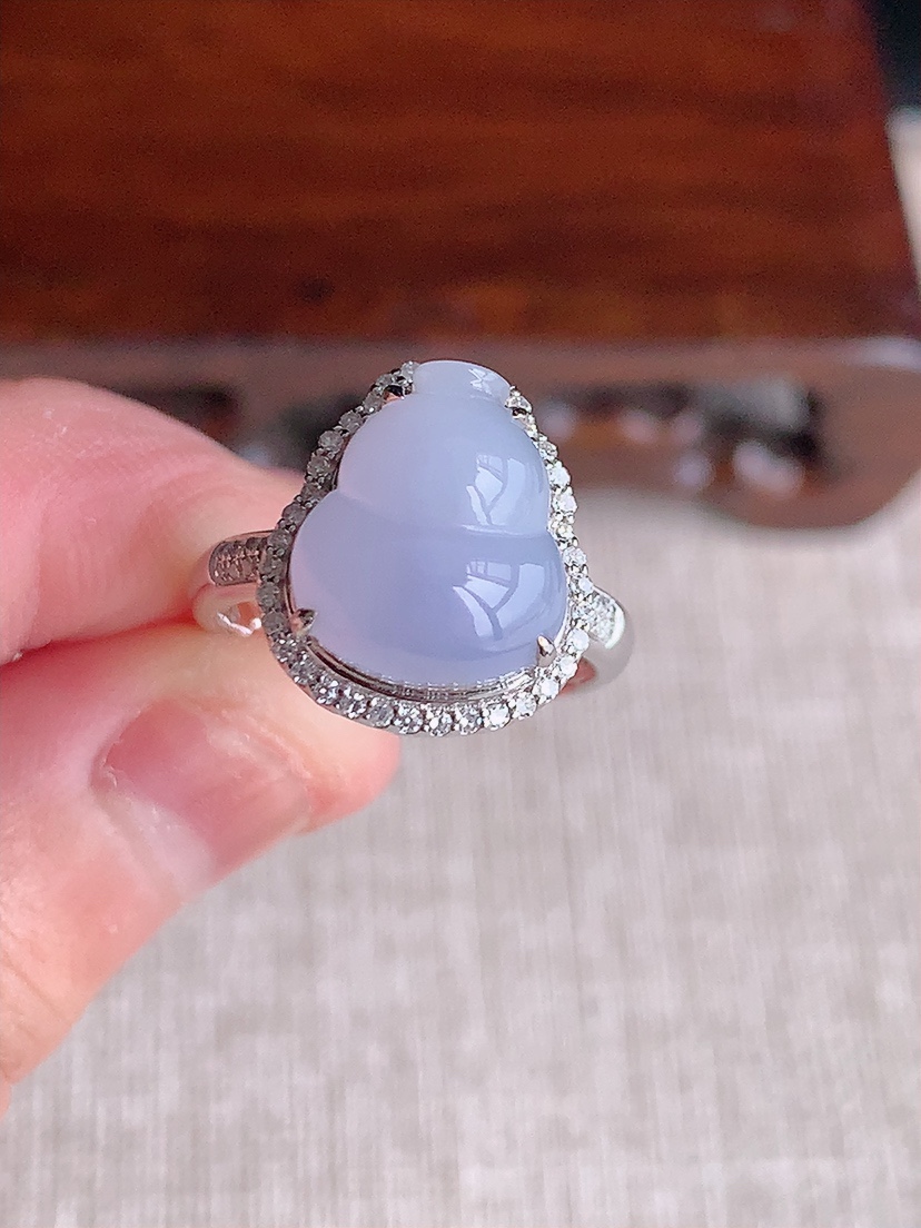 天然A货翡翠18K金伴钻镶嵌紫罗兰葫芦戒指 圈口16.8裸石
尺寸11.8-10.3mm 重量4.3