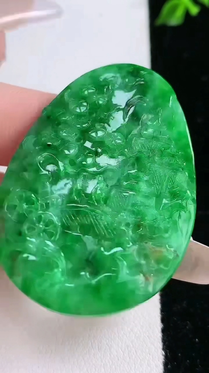 天然A货翡翠山水牌吊坠，尺寸49-34-6，重:19.31g
4月18日