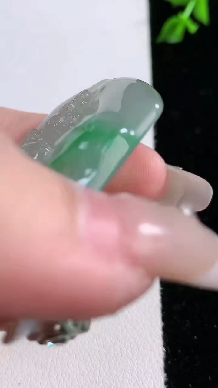 天然A货翡翠普贤菩萨吊坠，尺寸 53-46-6，重:27.03g
4月18日