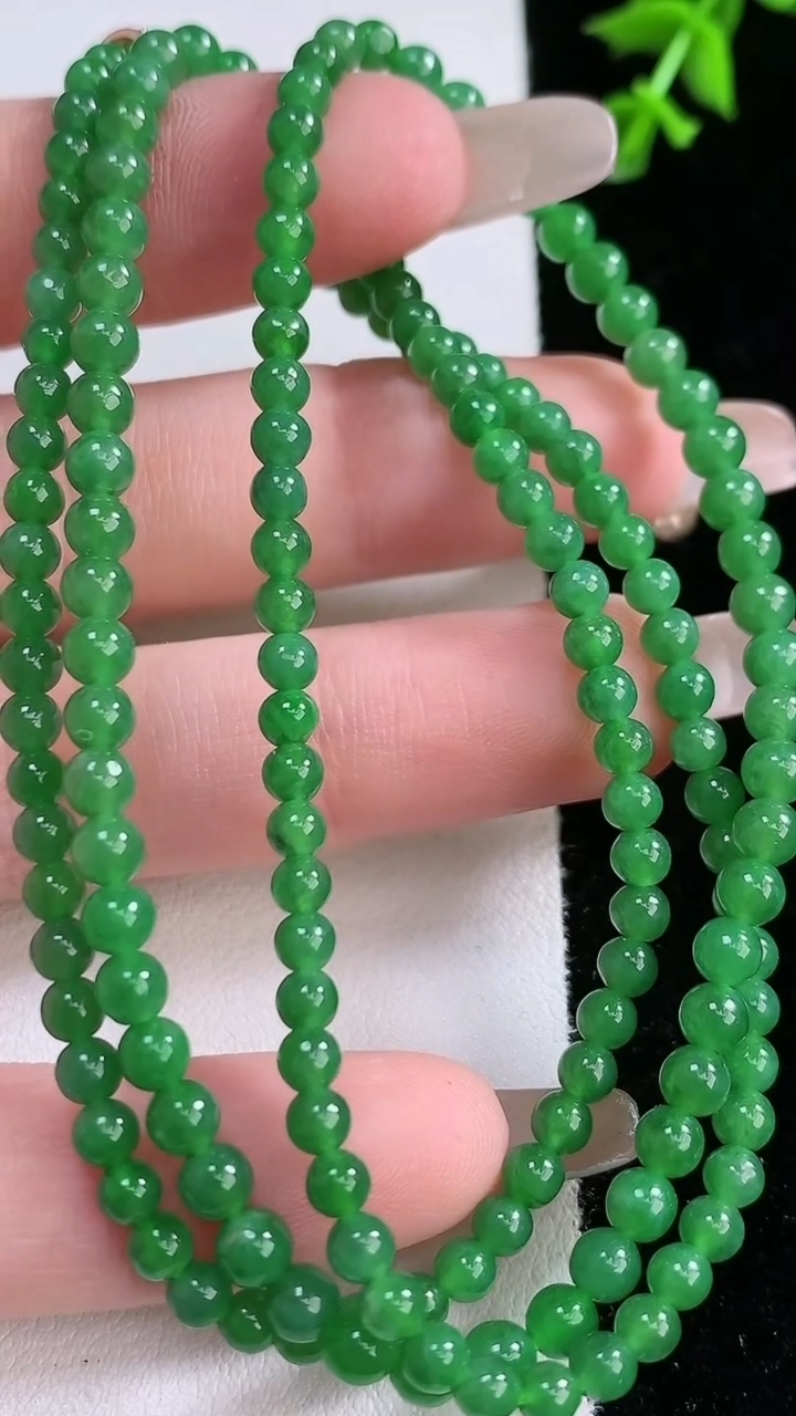 天然A货翡翠小米珠项链，尺寸3.6，重:15.11g
4月18日