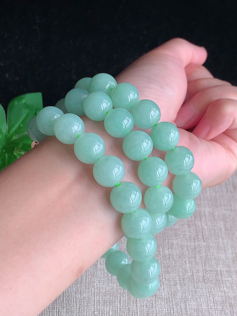 天然A货翡翠满绿圆珠项链毛衣链48颗 
尺寸11.6mm 重量142.93g 0417