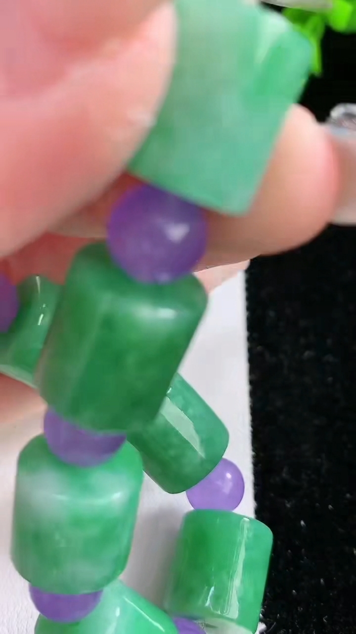 天然A货翡翠路路通手串，尺寸13-12.5，重:59.30g4月18日
工厂直销收藏佳品,种好水足，色泽均匀，有种有色，上手高大气！