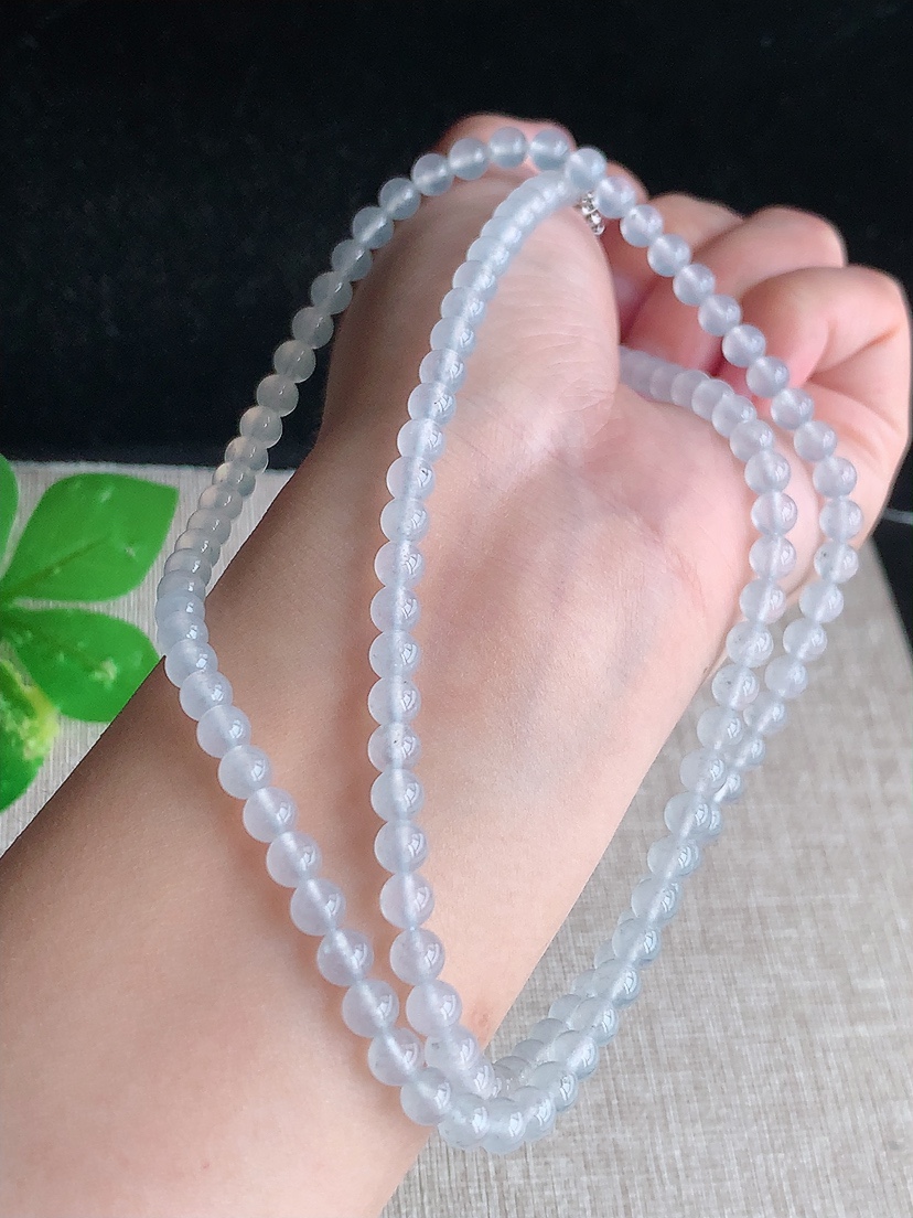 天然A货翡翠白冰白月光圆珠项链毛衣链118颗 
尺寸4.8mm 重量29.20g 0417