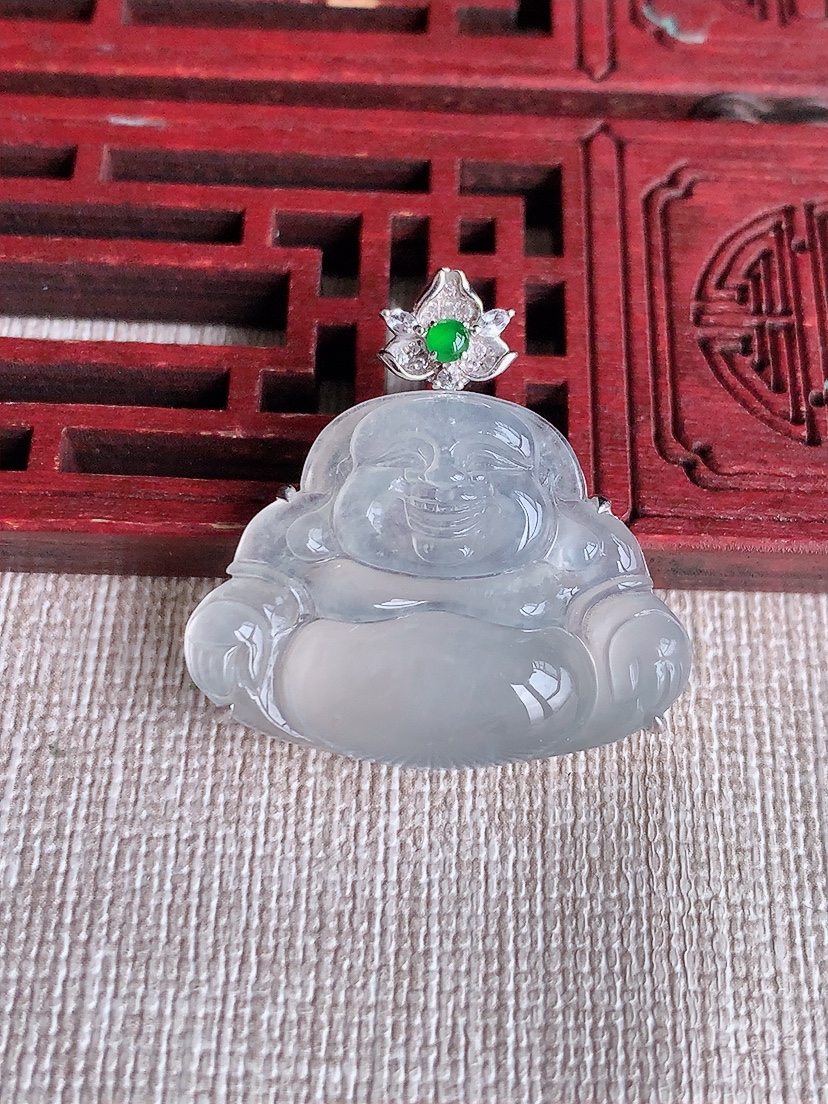 天然A货翡翠18K金镶嵌白冰白月光佛公吊坠 
尺寸28.3-21.3-28.8-7.3mm 重量6.