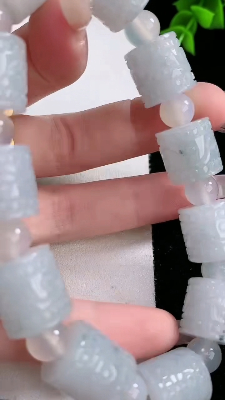 天然A货翡翠飘花路路通手串，尺寸13-13，重:62.37g4月18日
工厂直销收藏佳品,种好水足，