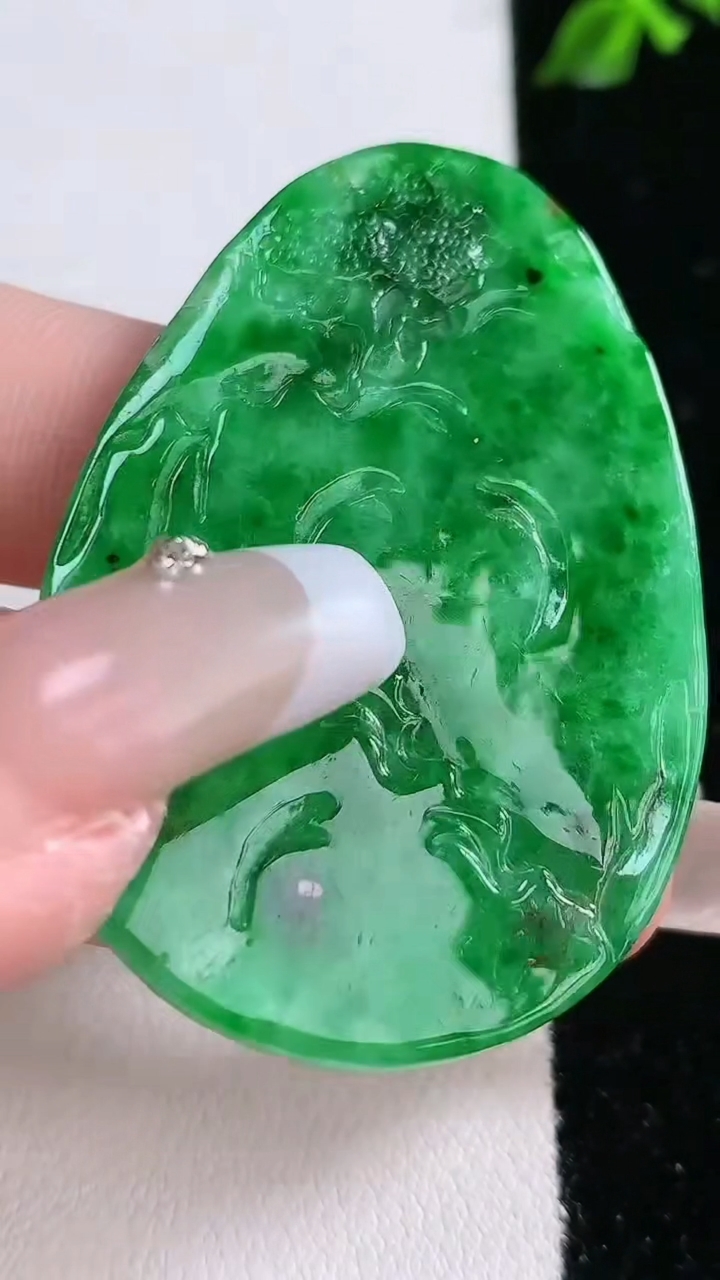 天然A货翡翠山水牌吊坠，尺寸49-34-6，重:19.31g
4月18日