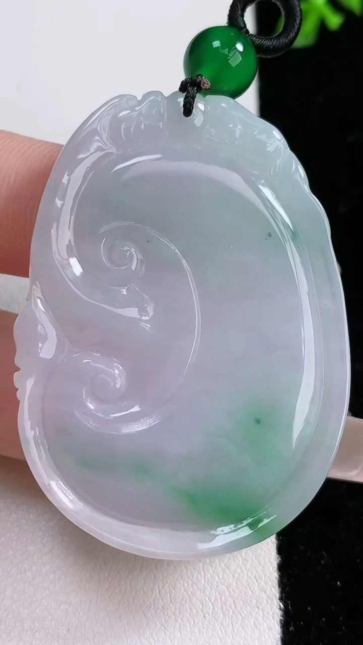 天然A货翡翠如意吊坠，尺寸50-35.5-6，重:21.89g
4月18日