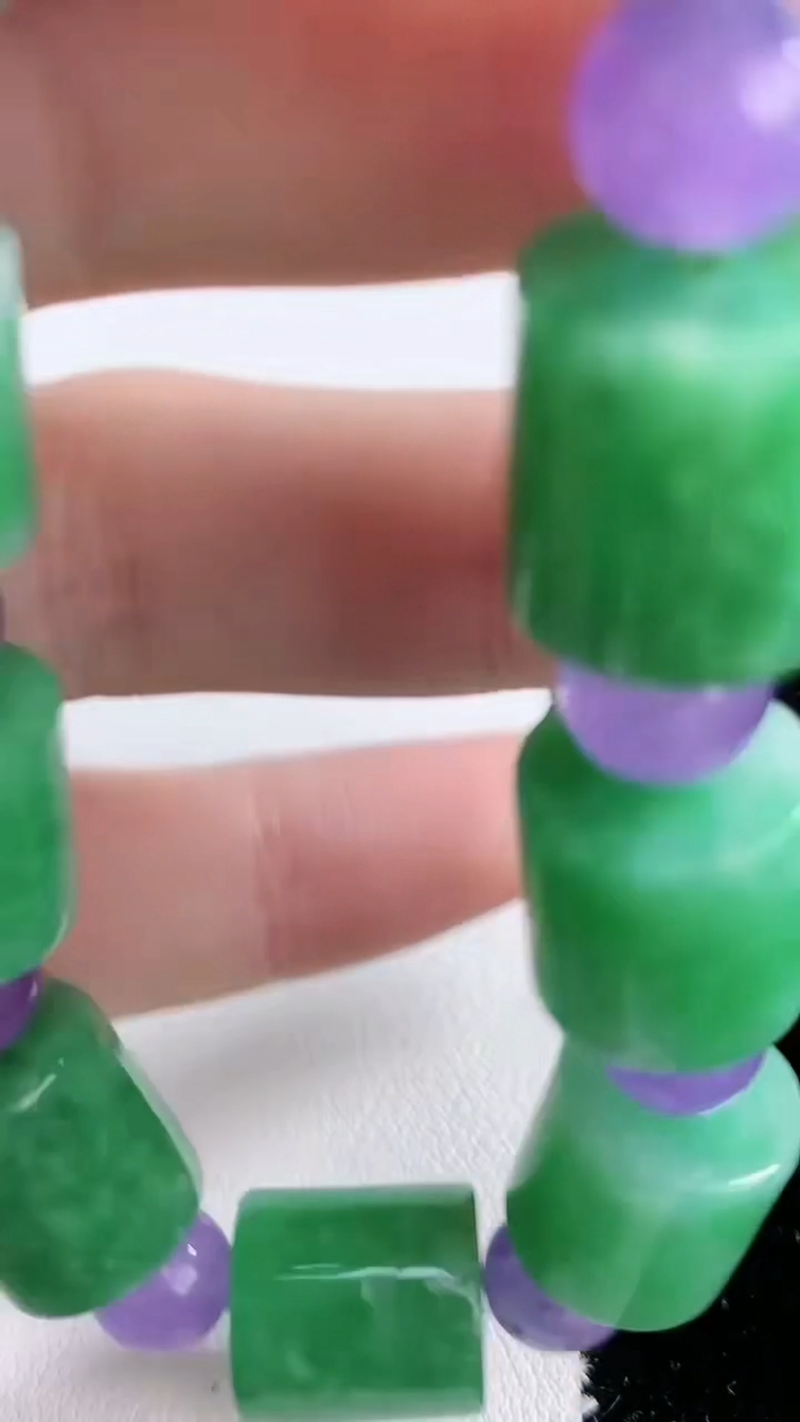 天然A货翡翠路路通手串，尺寸13-12.5，重:59.30g4月18日
工厂直销收藏佳品,种好水足，色泽均匀，有种有色，上手高大气！