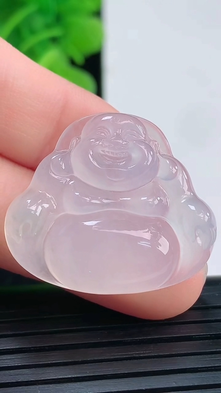 天然A货翡翠种飘花佛公镶嵌件尺寸24.9-28.3-5.5重量:7.16g
4月19日