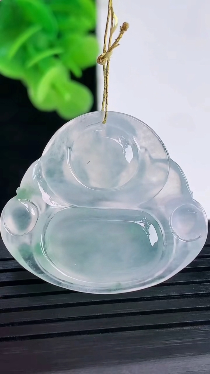 天然A货翡翠种飘花佛公吊坠尺寸29.8-33.6-5.9重量:9.14g
4月19日