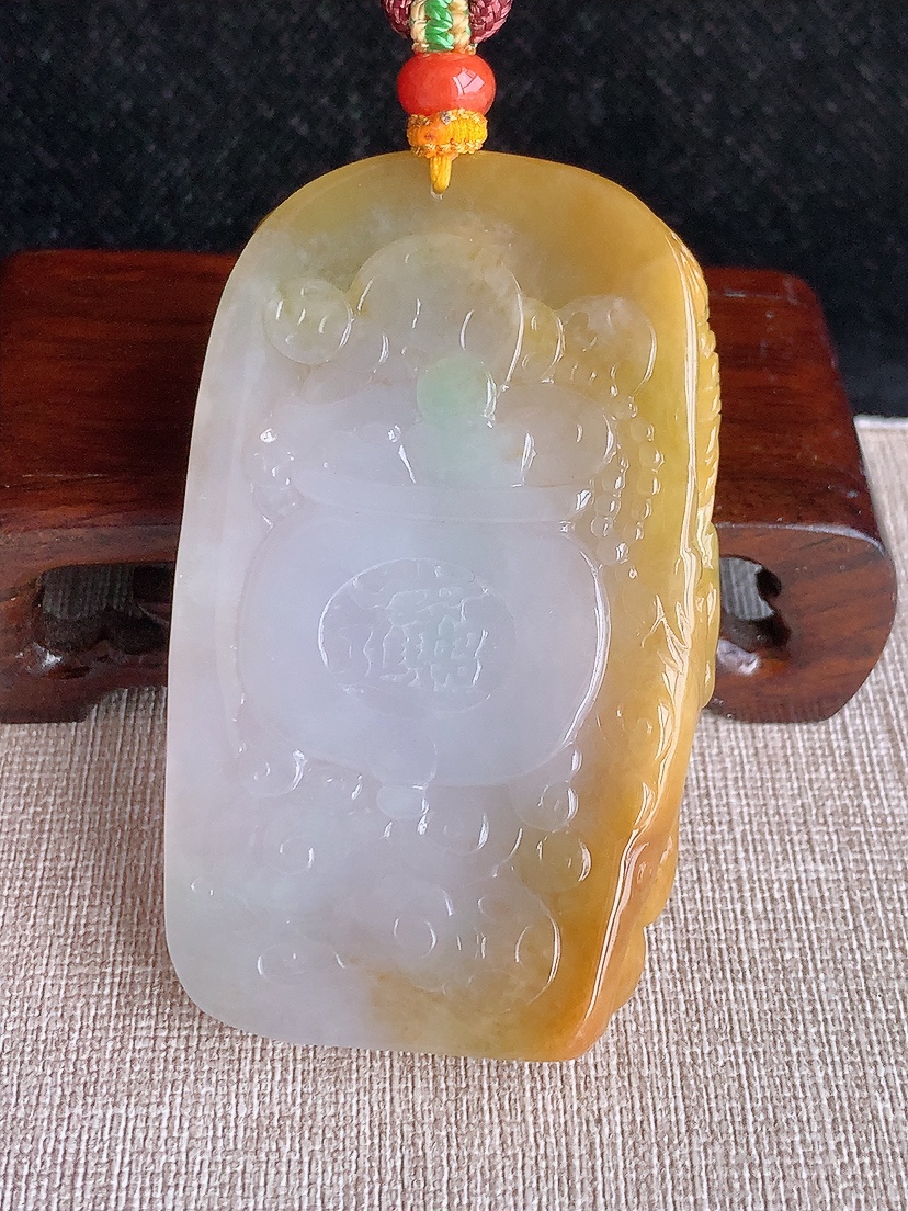 天然A货翡翠黄加绿双彩大件厚装财神爷吊坠 
尺寸69.8-42.2-12.3mm 重量84.50g 