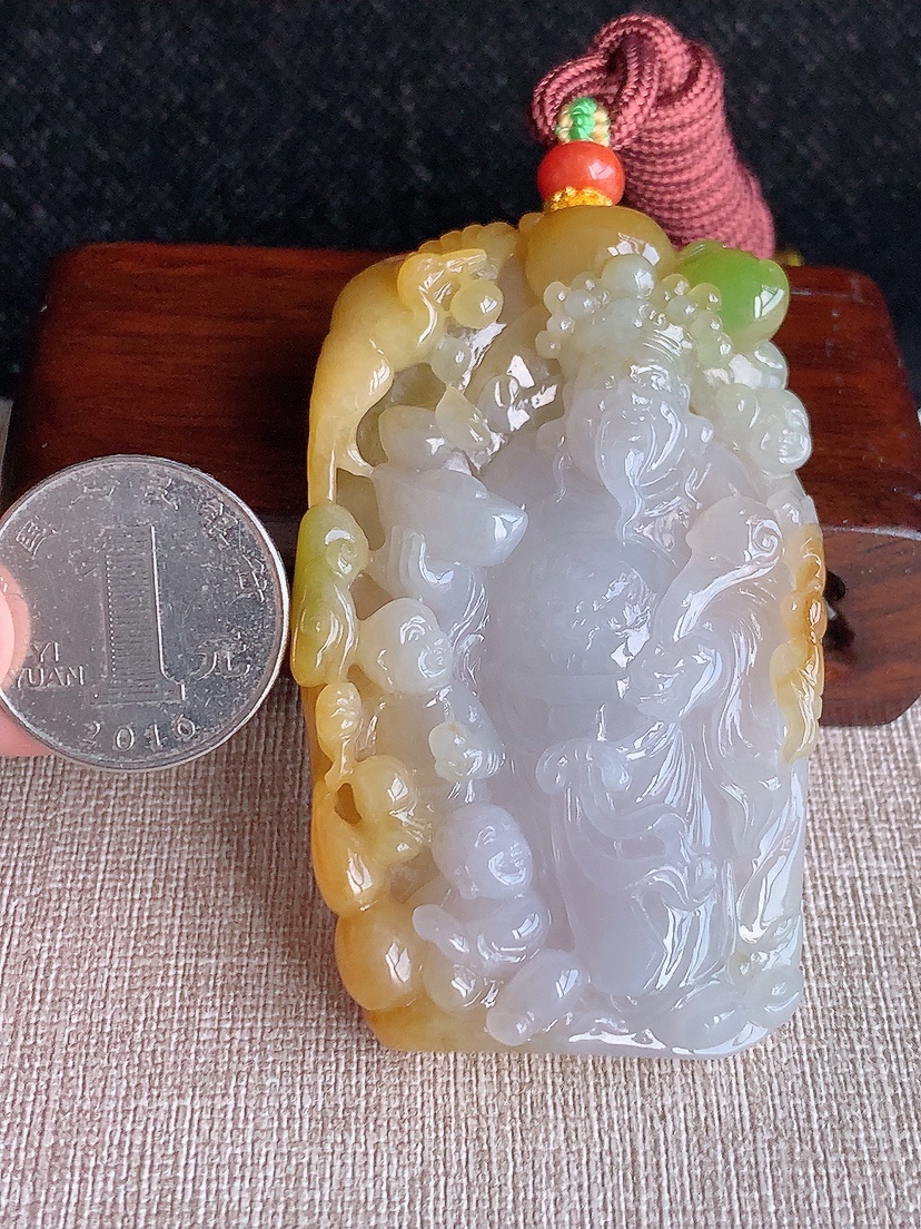 天然A货翡翠黄加绿双彩大件厚装财神爷吊坠 
尺寸69.8-42.2-12.3mm 重量84.50g 0418