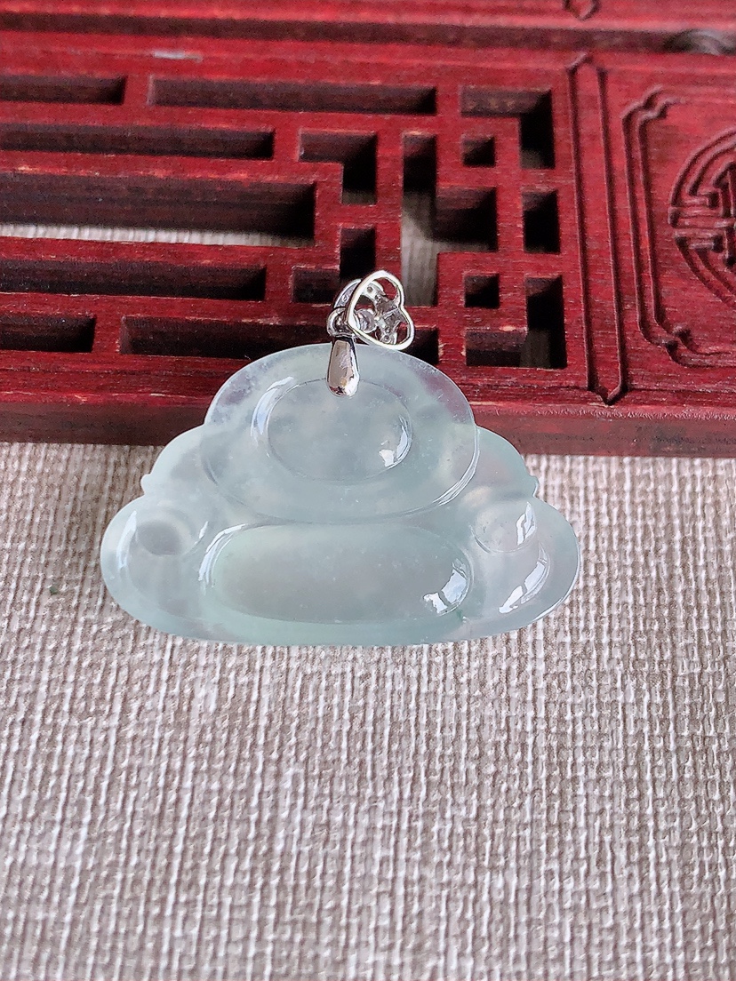 天然A货翡翠18K金扣头晴水佛公吊坠 
尺寸25.5-19-30.2-5.5mm 重量5.80g 0