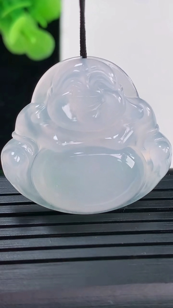 天然A货翡翠冰种紫罗兰佛公吊坠尺寸30-32.7-6.2重量:9.50g
4月19日