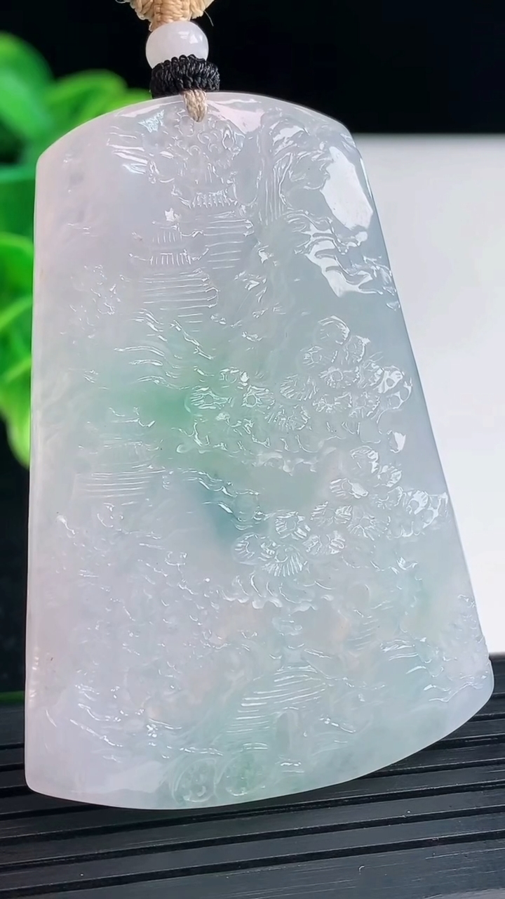 天然A货翡翠山水牌吊坠尺寸57.6-40.6-5.2重量:29.03g
4月19日