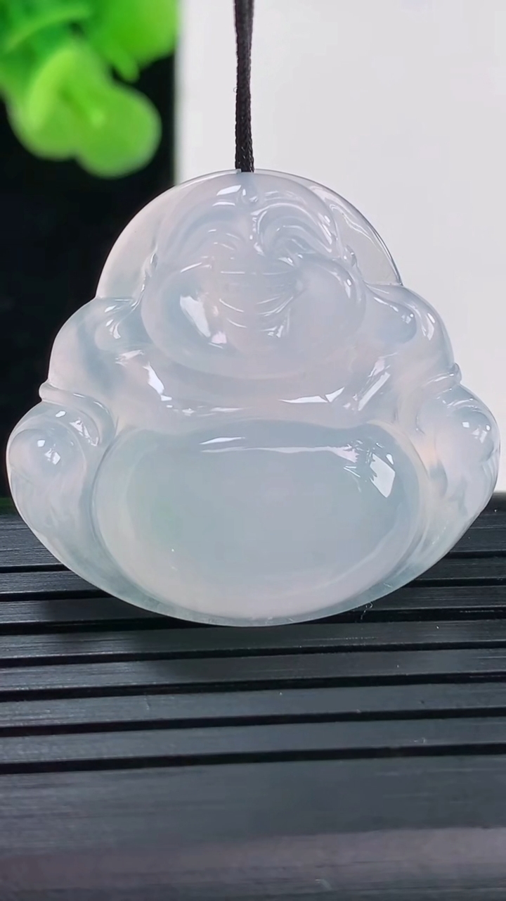 天然A货翡翠冰种紫罗兰佛公吊坠尺寸30-32.7-6.2重量:9.50g
4月19日