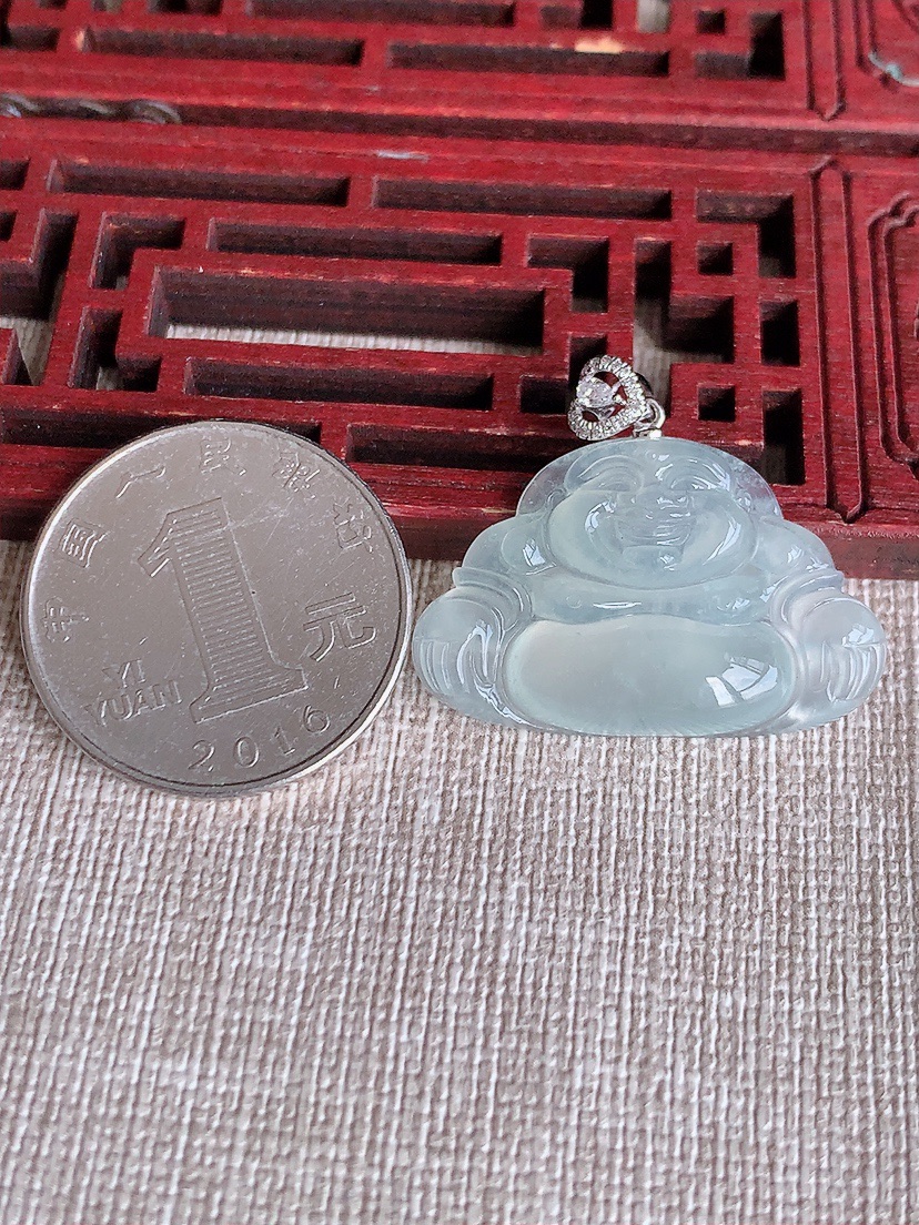 天然A货翡翠18K金扣头晴水佛公吊坠 
尺寸25.5-19-30.2-5.5mm 重量5.80g 0418