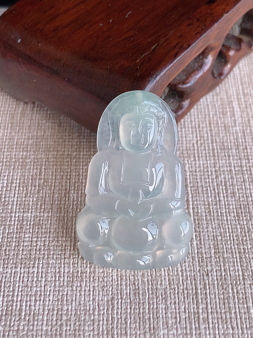 天然A货翡翠晴水正装观音吊坠 
尺寸34.6-22.7-3.5mm 重量5.3g 0418