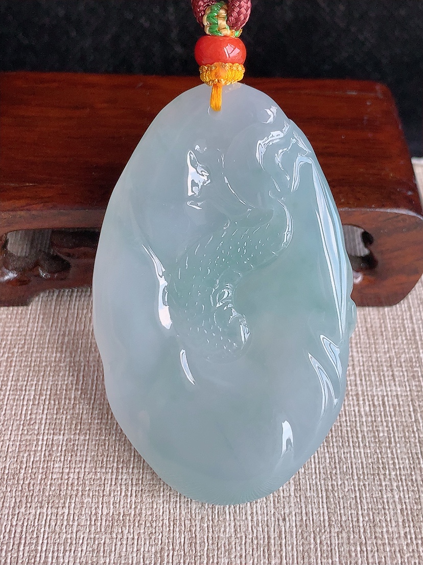 天然A货翡翠晴水龙牌吊坠 
尺寸63-39.5-11.8mm 重量61.00g 0418