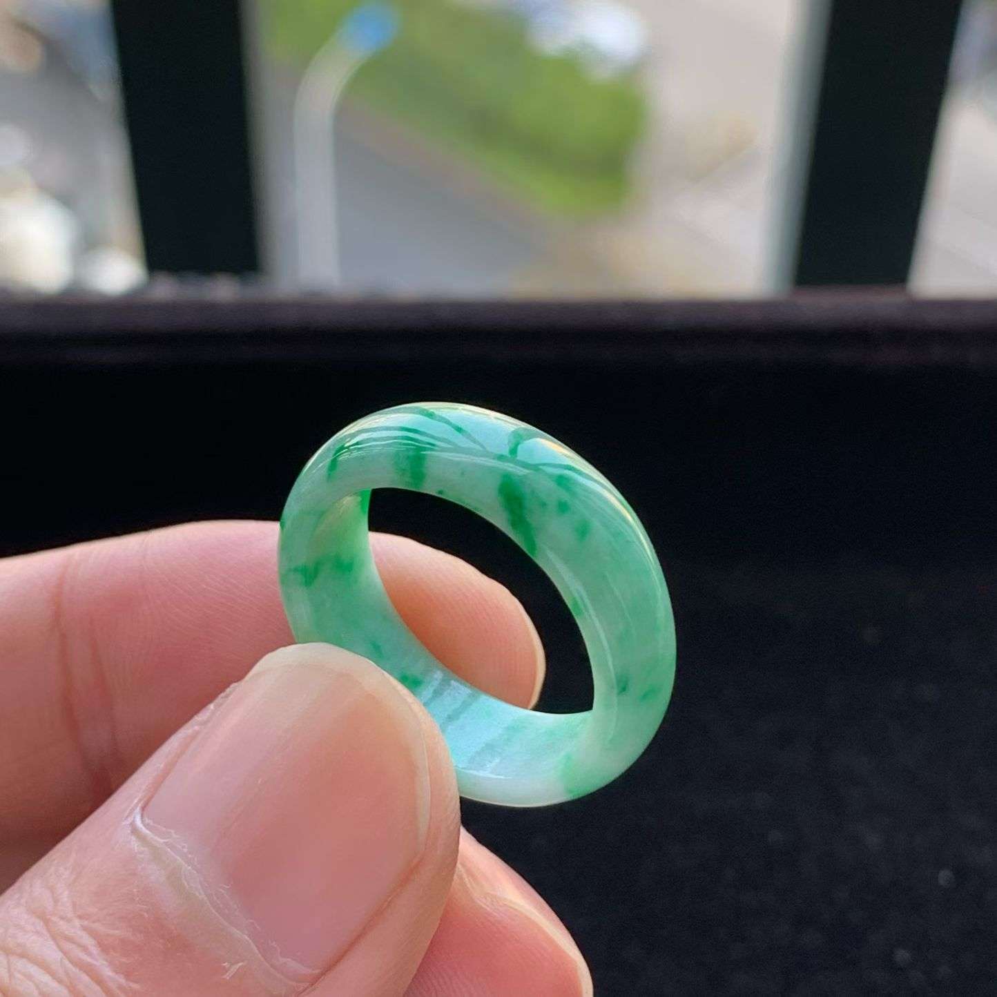 A货天然翡翠冰糯种飘绿戒指18号重量3.61
4月19日