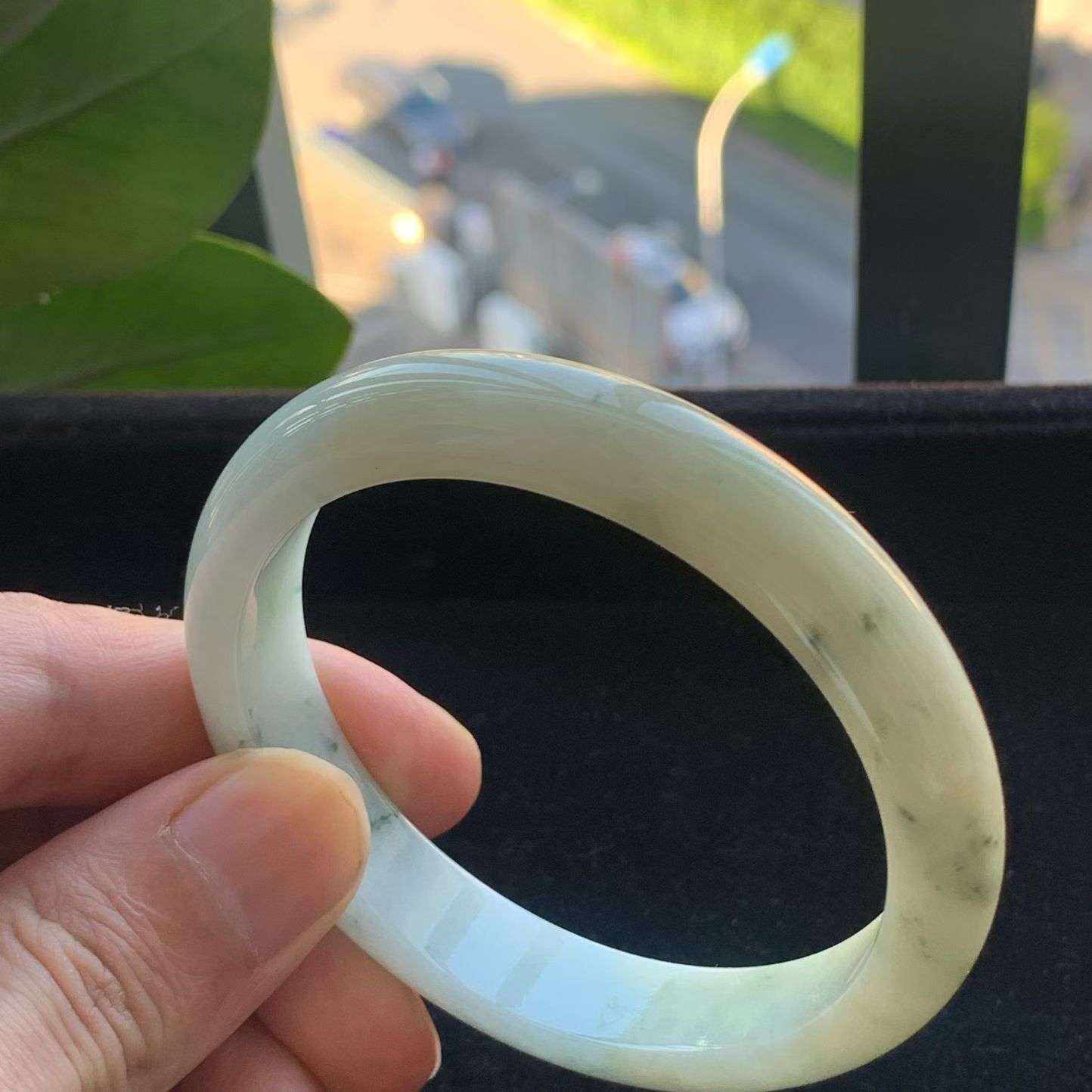 A货天然翡翠冰糯种飘花手镯59圈重量52.54
4月19日