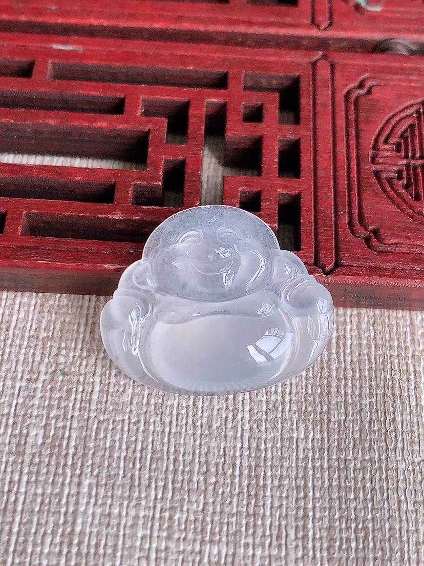 天然A货翡翠白冰白月光佛公吊坠 
尺寸20-24.5-5.5mm 重量3.78g 0418