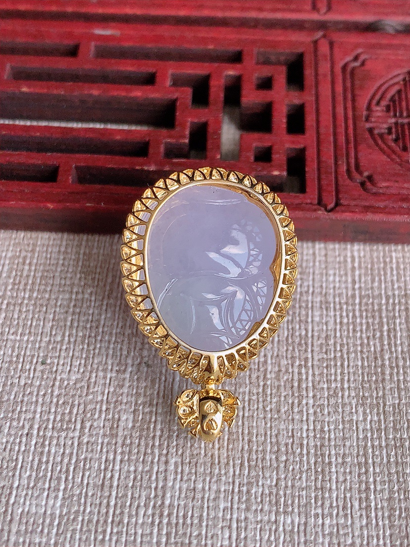 天然A货翡翠18K金伴钻镶嵌紫罗兰招财金蟾吊坠 
尺寸31.2-20.5-16裸石20.4-17mm