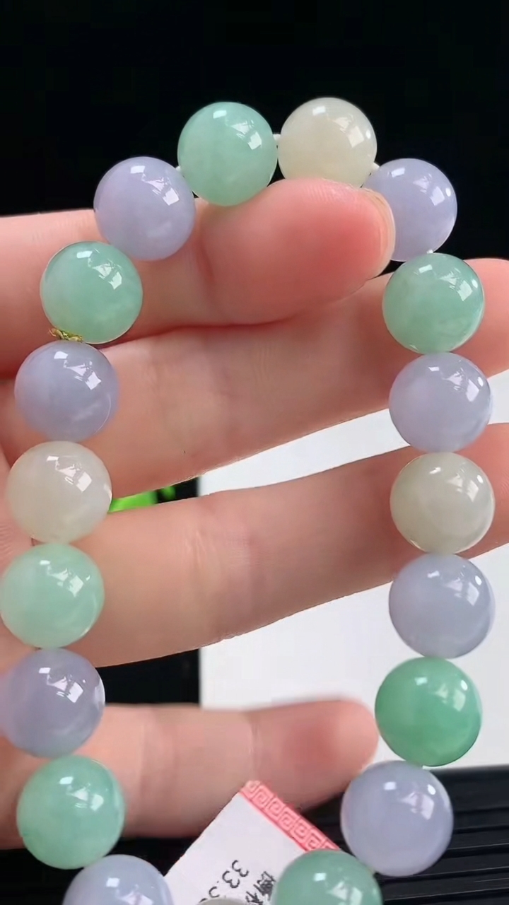 天然A货翡翠三彩圆珠手串尺寸9.9-19颗重量:33.29g4月19日
工厂直销收藏佳品,种好水足，色泽均匀，有种有色，上手高大气！