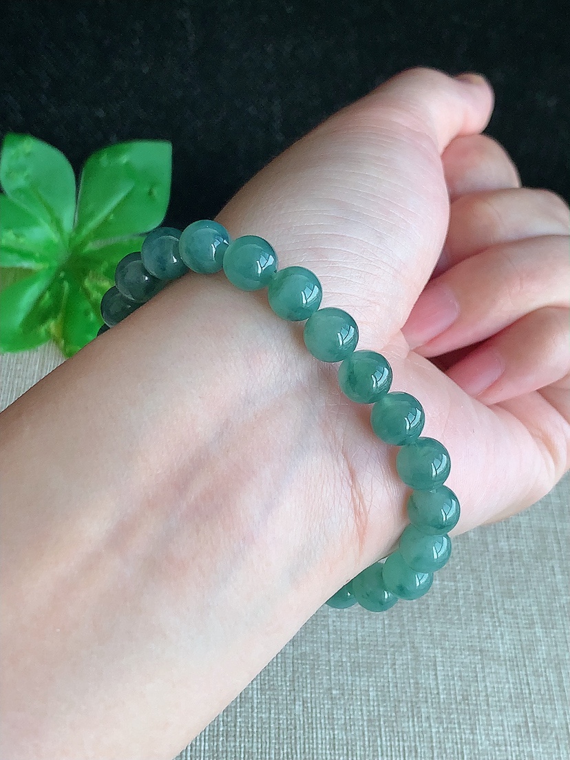 天然A货翡翠飘花圆珠佛珠手串23颗 
尺寸7.3mm 重量17.85g 0418