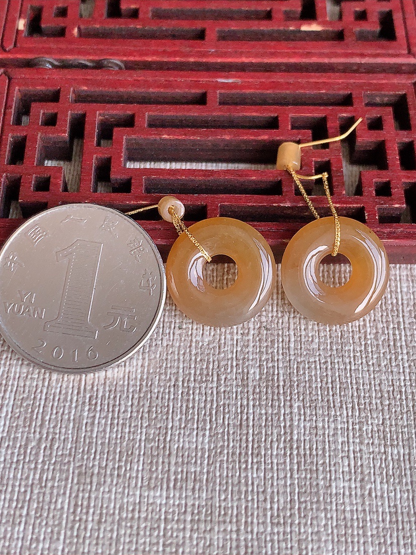 天然A货翡翠18K金镶嵌红翡平安环耳坠 
尺寸15.8-3.2mm 重量3.63g 0418