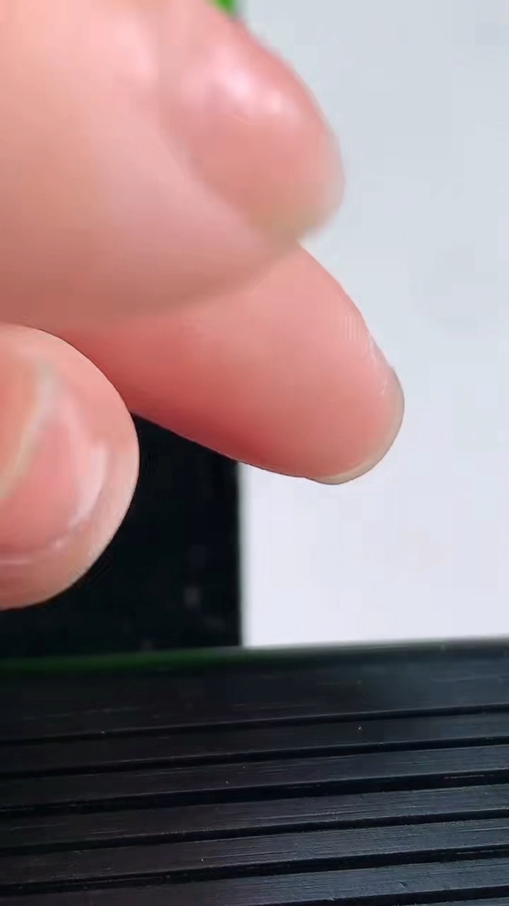 天然A货翡翠种飘花佛公镶嵌件尺寸24.9-28.3-5.5重量:7.16g
4月19日