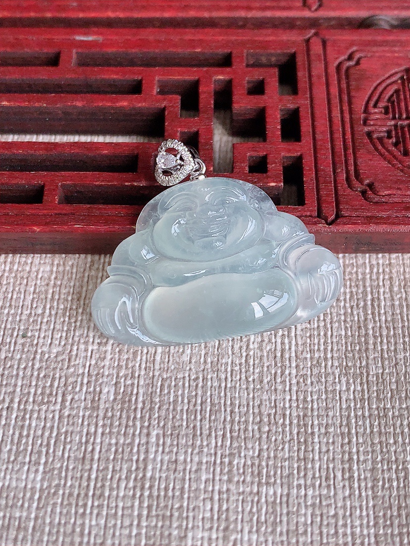 天然A货翡翠18K金扣头晴水佛公吊坠 
尺寸25.5-19-30.2-5.5mm 重量5.80g 0418