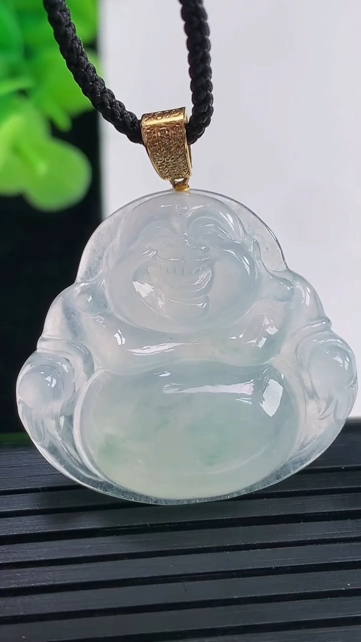 天然A货翡翠种飘花佛公吊坠尺寸28.4-30.6-5.9重量:7.12g
4月19日