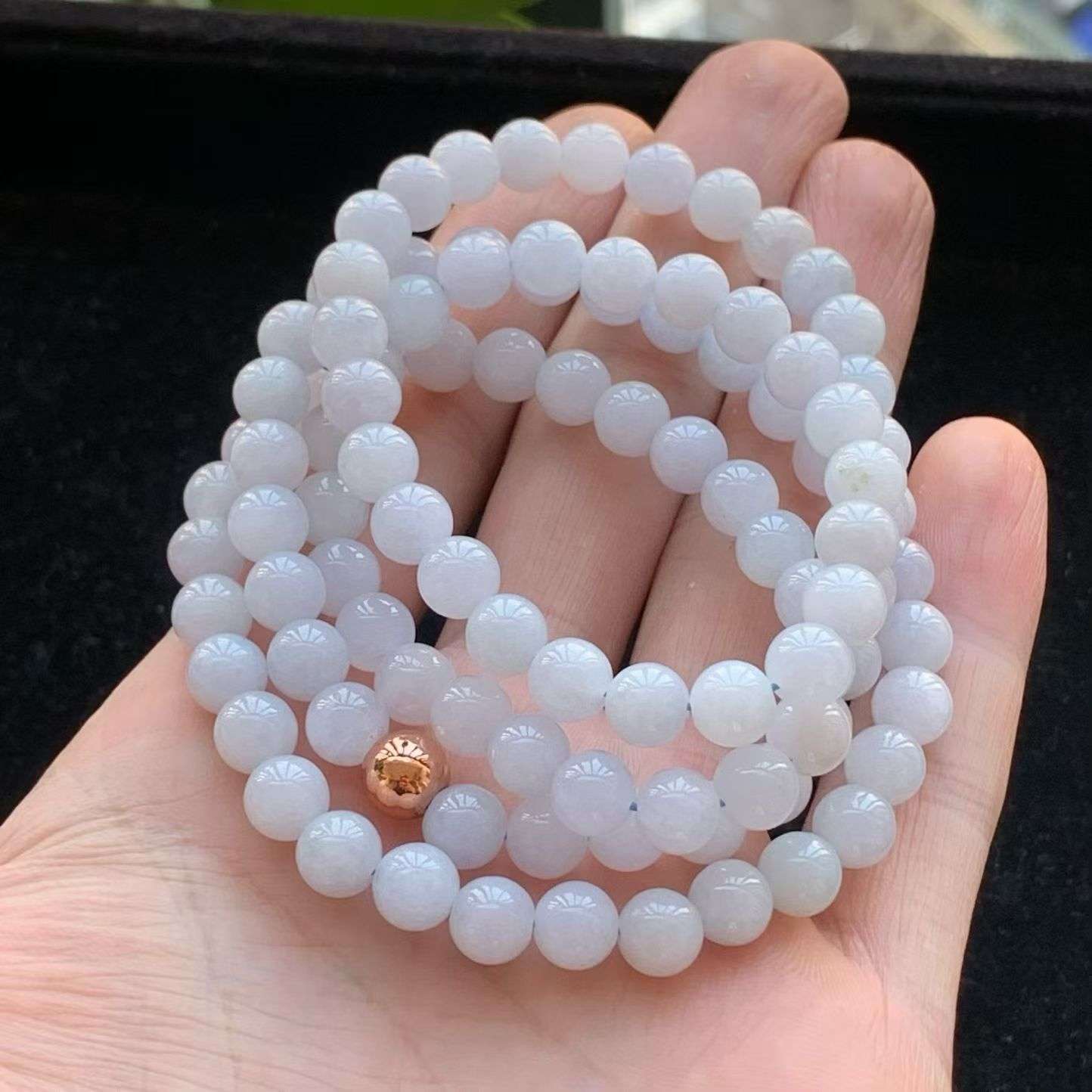 A货天然翡翠冰糯种紫罗兰项链108颗重量67.06g
4月19日