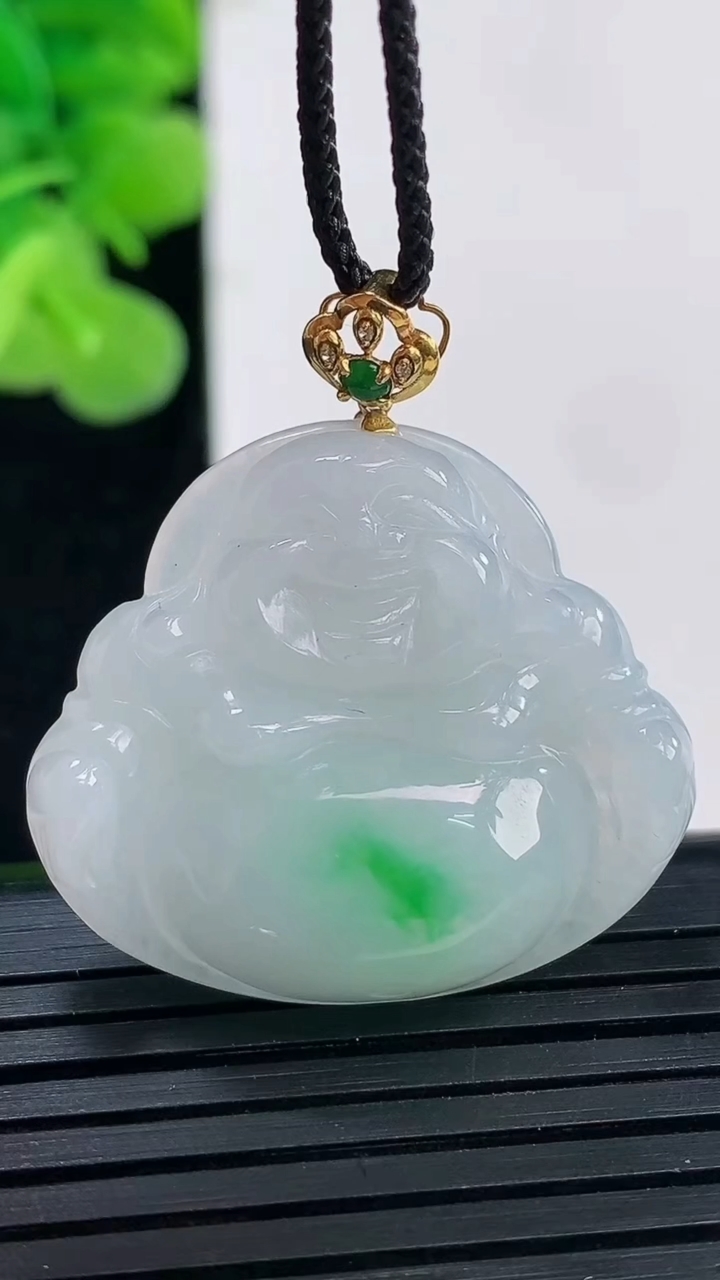 天然A货翡翠佛公吊坠尺寸26.3-30.1-6.5重量:7.77g
4月19日