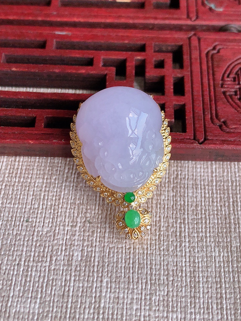 天然A货翡翠18K金伴钻镶嵌紫罗兰招财金蟾吊坠 
尺寸31.2-20.5-16裸石20.4-17mm