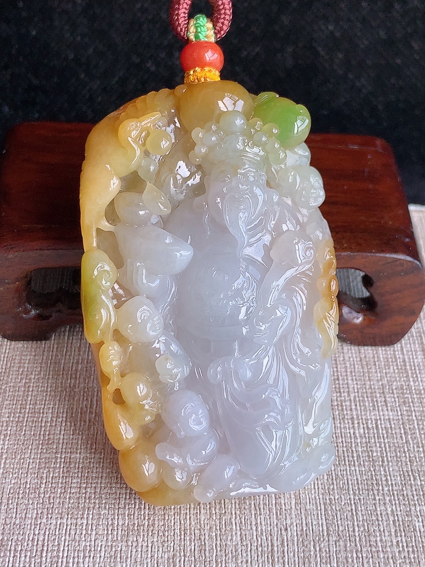 天然A货翡翠黄加绿双彩大件厚装财神爷吊坠 
尺寸69.8-42.2-12.3mm 重量84.50g 0418