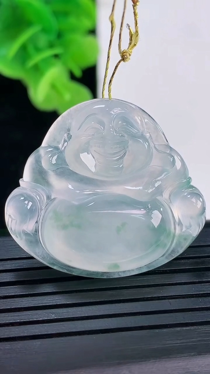 天然A货翡翠种飘花佛公吊坠尺寸29.8-33.6-5.9重量:9.14g
4月19日