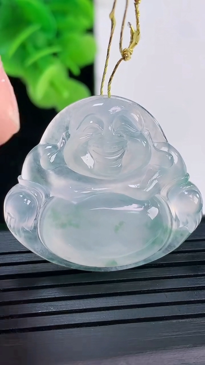 天然A货翡翠种飘花佛公吊坠尺寸29.8-33.6-5.9重量:9.14g
4月19日