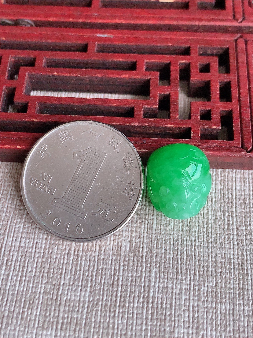 天然A货翡翠满绿招财貔貅镶嵌件 
尺寸14.8-12.8-10.4mm 重量4.10g 0418