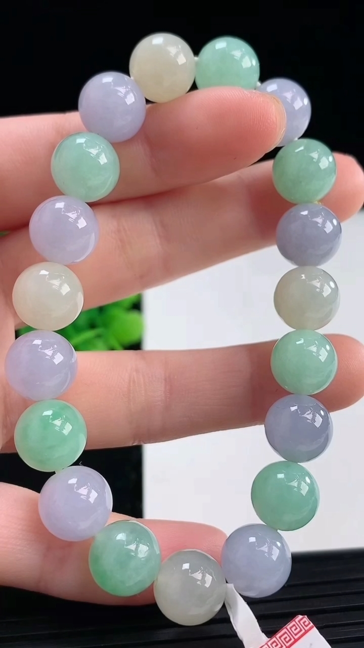 天然A货翡翠三彩圆珠手串尺寸9.9-19颗重量:33.29g4月19日
工厂直销收藏佳品,种好水足，