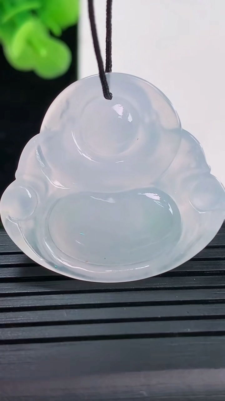 天然A货翡翠冰种紫罗兰佛公吊坠尺寸30-32.7-6.2重量:9.50g
4月19日