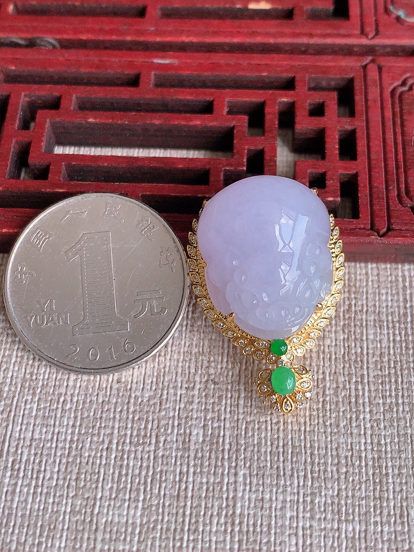天然A货翡翠18K金伴钻镶嵌紫罗兰招财金蟾吊坠 
尺寸31.2-20.5-16裸石20.4-17mm 重量9.68g 0418
