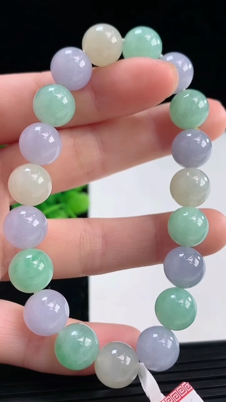 天然A货翡翠三彩圆珠手串尺寸9.9-19颗重量:33.29g4月19日
工厂直销收藏佳品,种好水足，