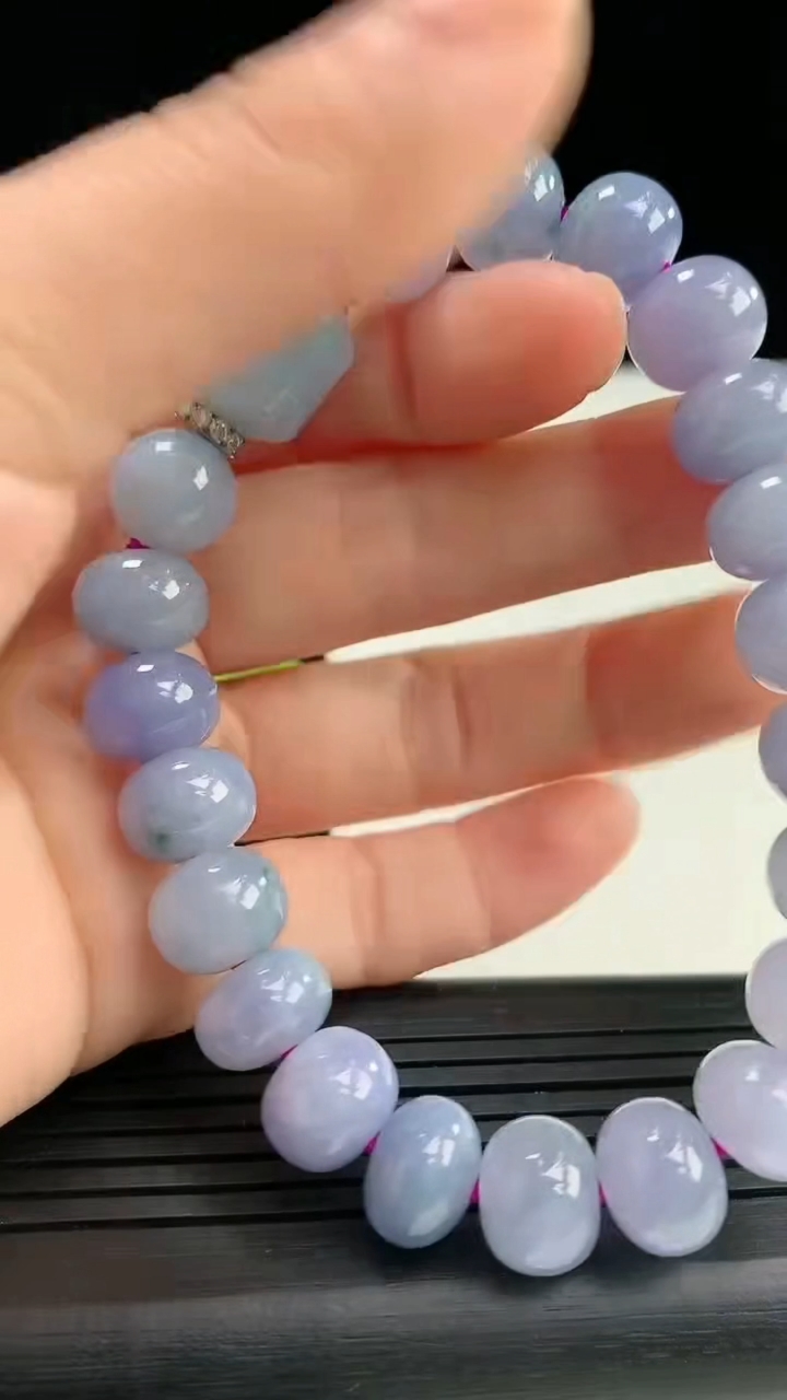 天然A货翡翠紫罗兰算盘珠手串尺寸9.9-8.1-21颗重量:41.00g4月19日
工厂直销收藏佳品,种好水足，色泽均匀，有种有色，上手高大气！