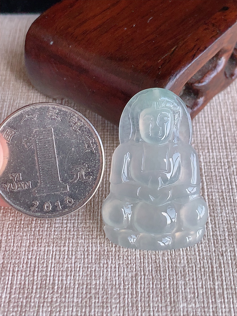 天然A货翡翠晴水正装观音吊坠 
尺寸34.6-22.7-3.5mm 重量5.3g 0418
