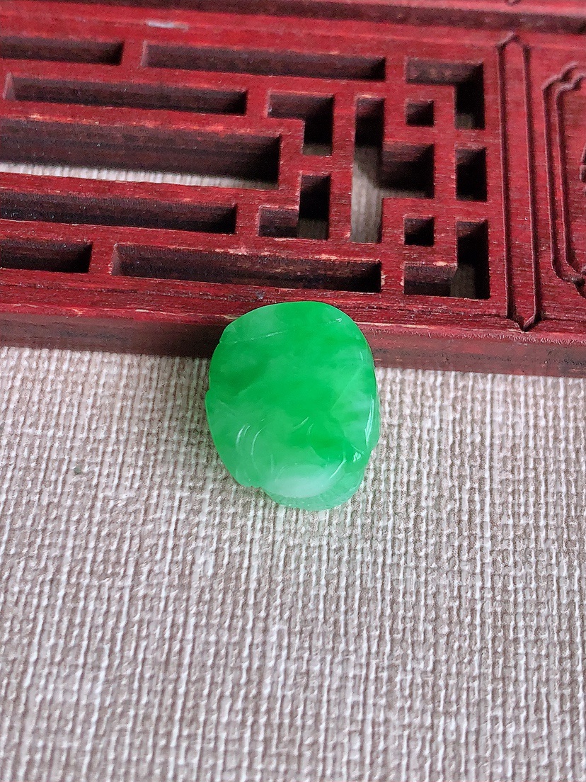 天然A货翡翠满绿招财貔貅镶嵌件 
尺寸14.8-12.8-10.4mm 重量4.10g 0418