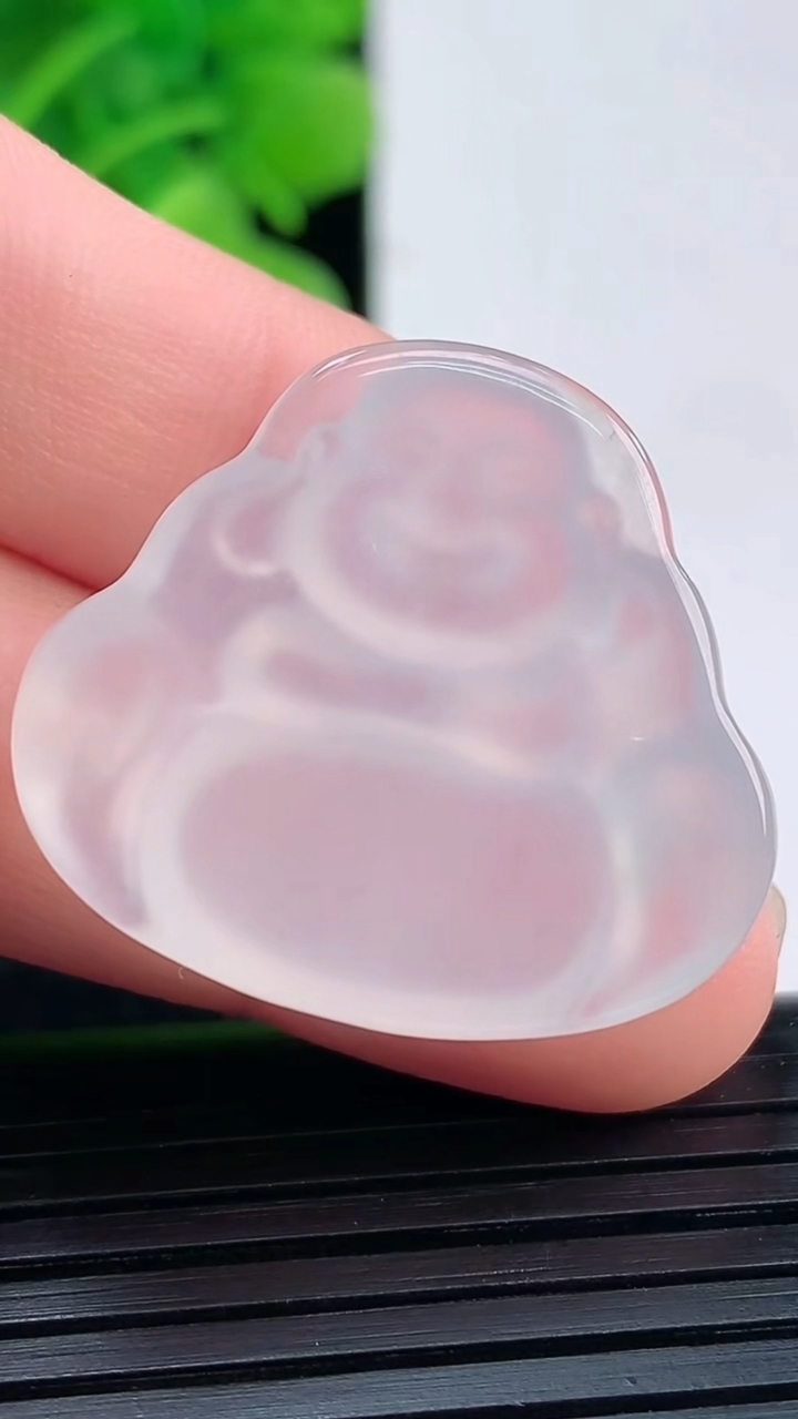 天然A货翡翠种飘花佛公镶嵌件尺寸24.9-28.3-5.5重量:7.16g
4月19日