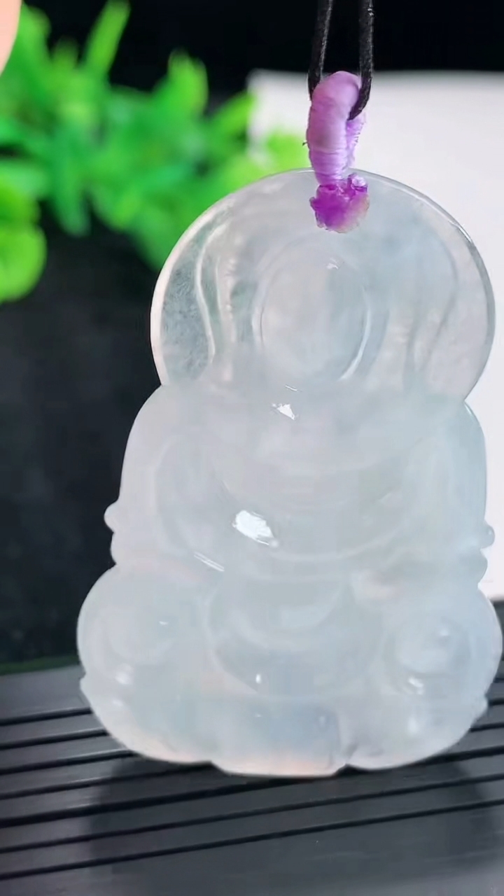 天然A货翡翠正装观音吊坠，尺寸46.5-31.6-5.8重量:15.24g
4月20日